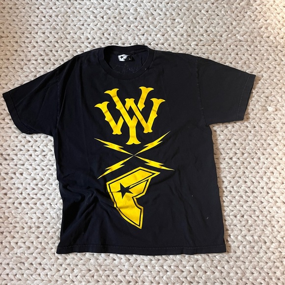 Y2K Famous Stars And Straps T- Shirt - Picture 1 of 3